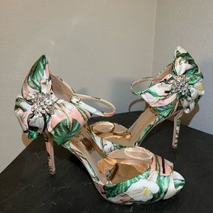 Badgley Mischka Samra floral pumps